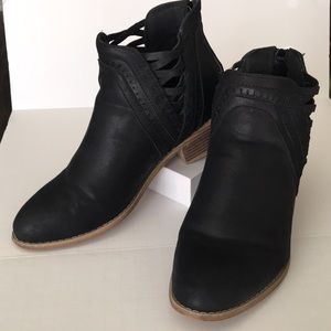 LAST CALL Corkys BOUTIQUE Detailed Black Vegan Ankle Boots (Size 8)